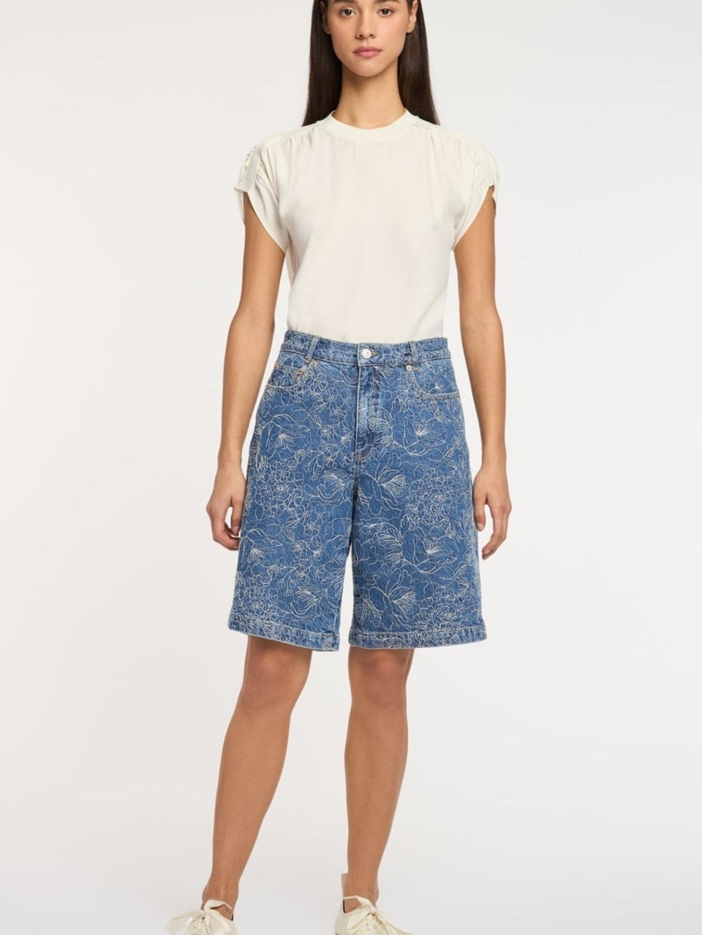 NWT 5a7 Cinq a Sept Garden Doodle Betsy Jean Short Size 4 Salt Breeze/white